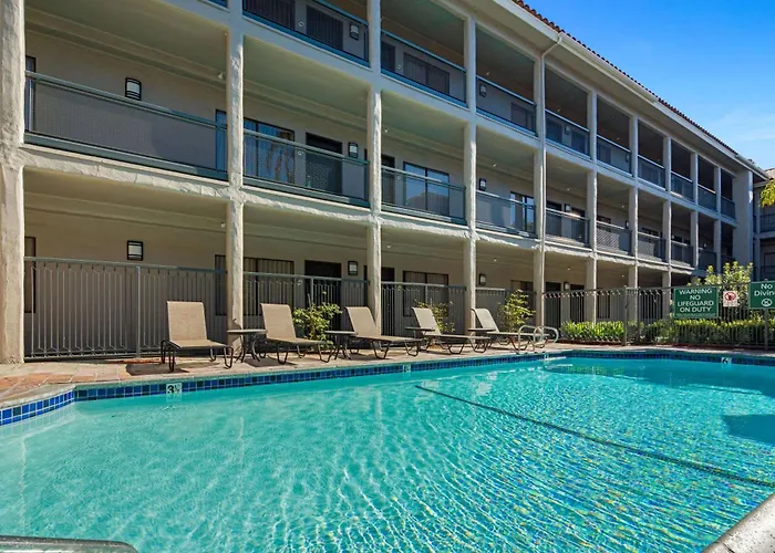 Santa Ana Dog Friendly Hotels