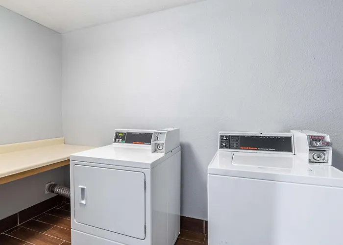 Quality Inn & Suites Canton
