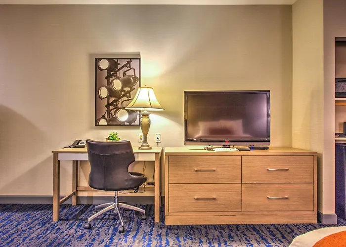 Best Western Plus Media Center Inn & Suites
