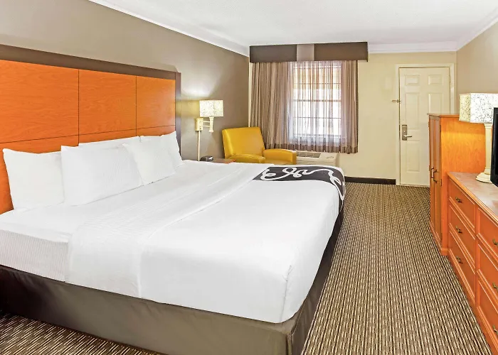 La Quinta Inn & Suites By Wyndham Wichita Falls Airport Area