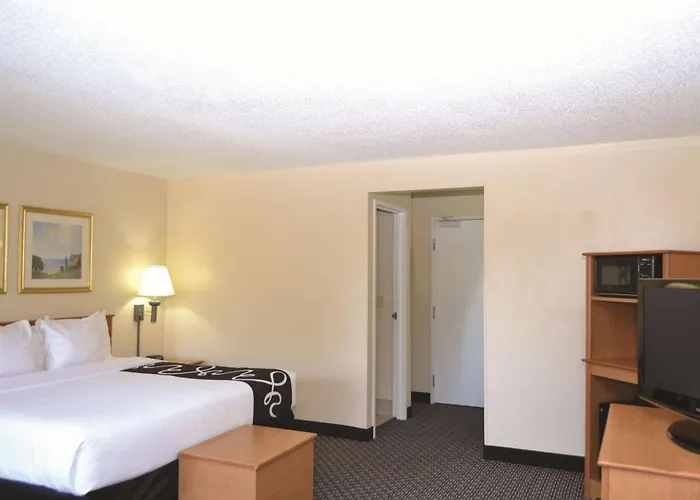 La Quinta By Wyndham Tampa Fairgrounds - Casino Hotel Mango