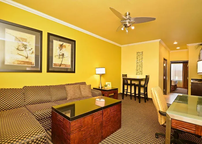 Best Western Plus Christopher Inn & Suites