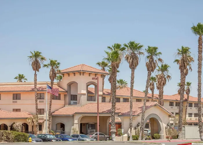 Ramada By Wyndham Barstow