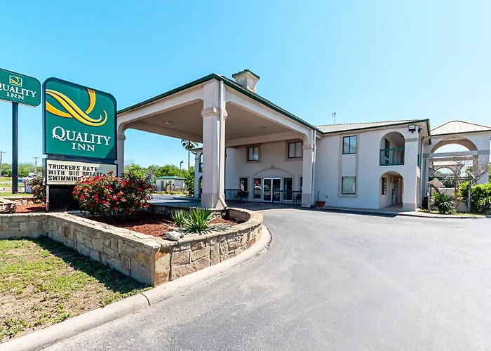 Quality Inn Three Rivers