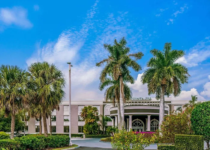 La Quinta By Wyndham Naples Downtown
