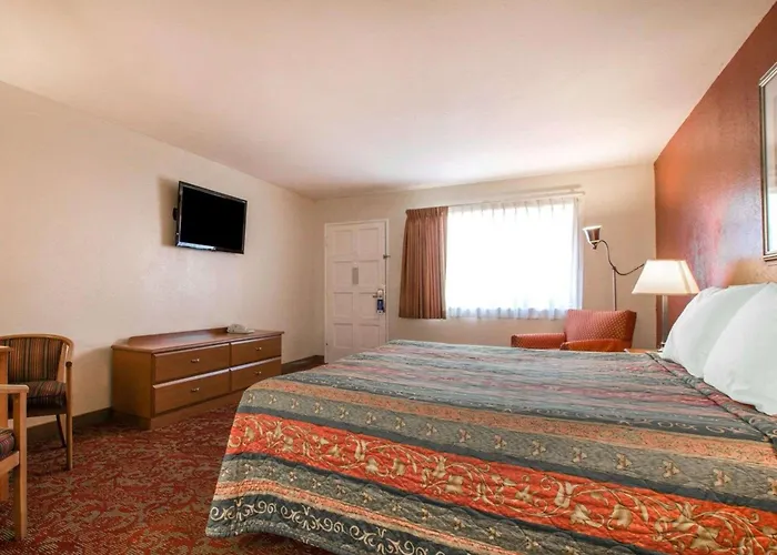 Rodeway Inn Fallbrook Downtown