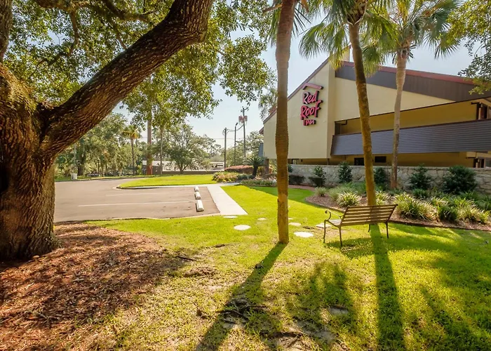 Red Roof Inn - University