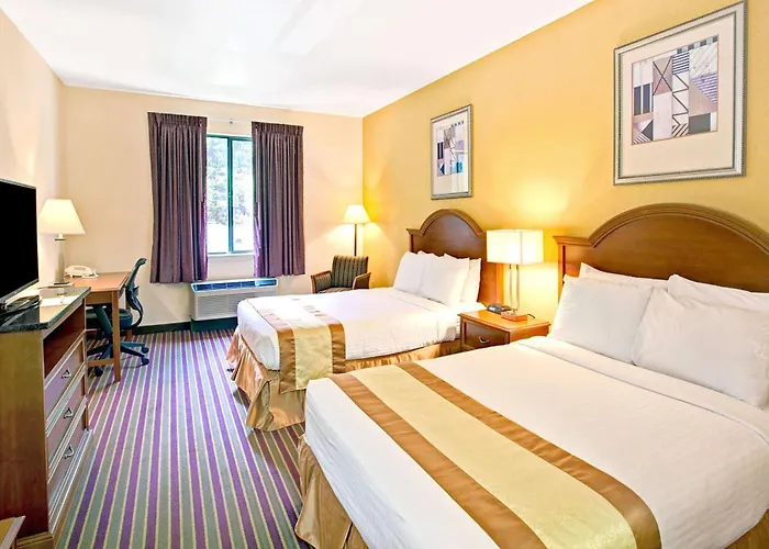 Days Inn & Suites By Wyndham Hickory