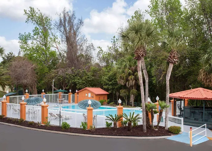 Baymont By Wyndham Lake City I-75