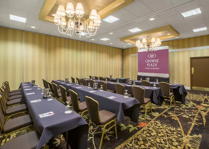 Ramada By Wyndham Cleveland Independence