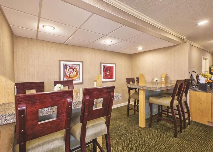Perrysburg Dog Friendly Hotels