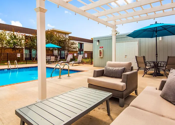 Best Western Plus Yadkin Valley Inn & Suites