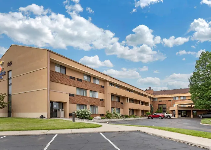 Comfort Lansing West