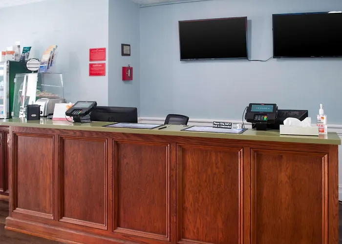 Econo Lodge Inn & Suites Sandusky South