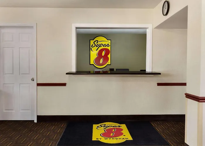 Super 8 By Wyndham /Miner Area