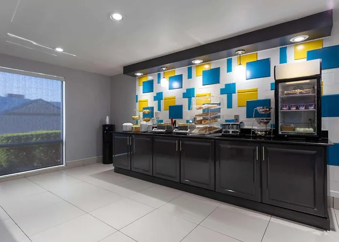 La Quinta By Wyndham Columbus West - Hilliard Hotel