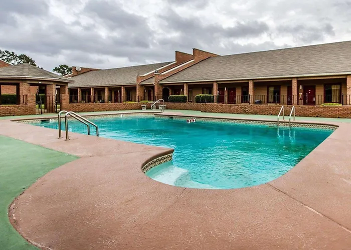 Econo Lodge Inn & Suites Enterprise