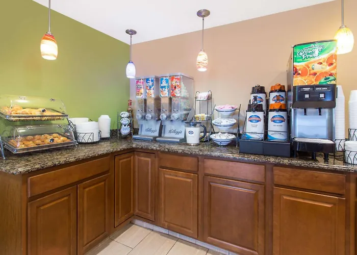 Baymont By Wyndham Waukesha