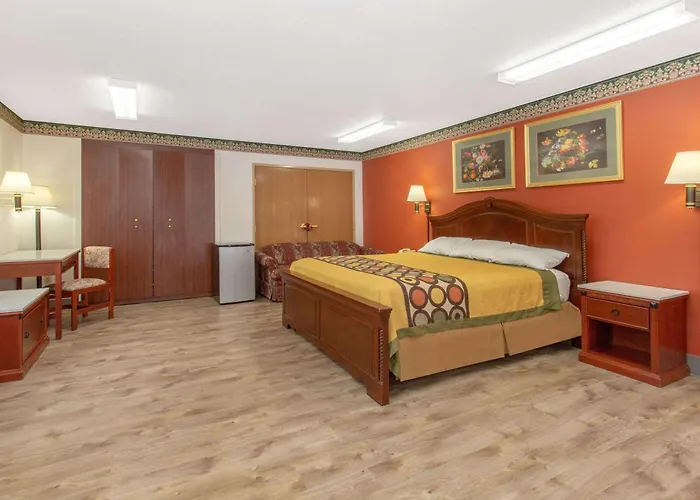 Super 8 By Wyndham Bedford Hotel