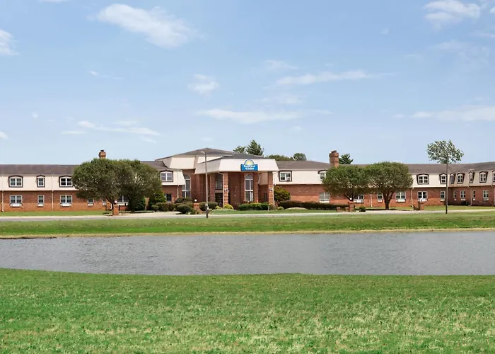 Days Inn And Suites By Wyndham Sikeston