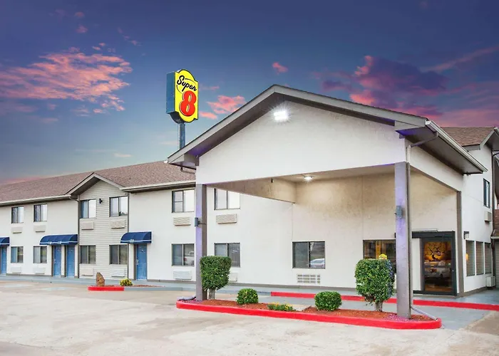 Super 8 By Wyndham Van Buren/Ft. Smith Area