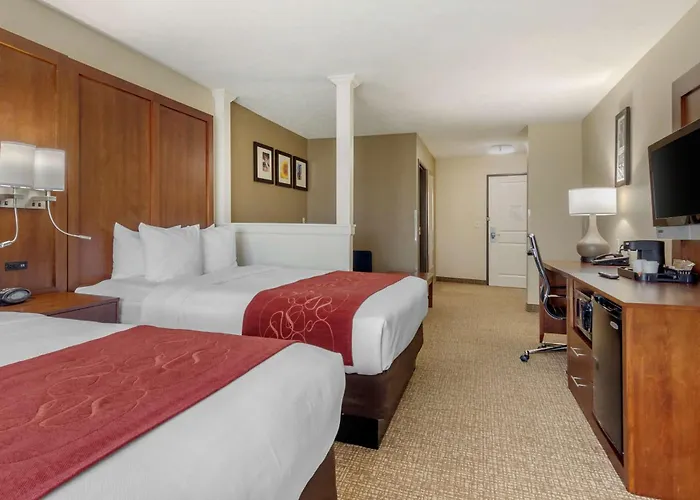 Comfort Suites Speedway - Kansas City
