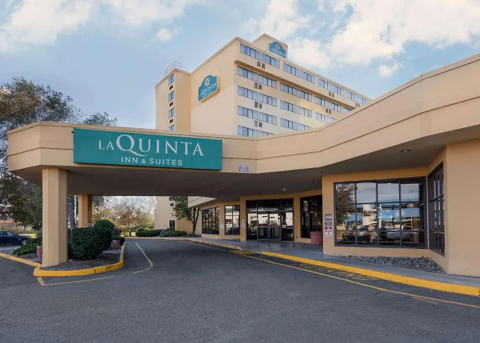La Quinta By Wyndham Secaucus Meadowlands