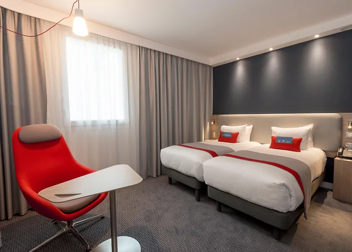 Holiday Inn Express Paris - Velizy By Ihg