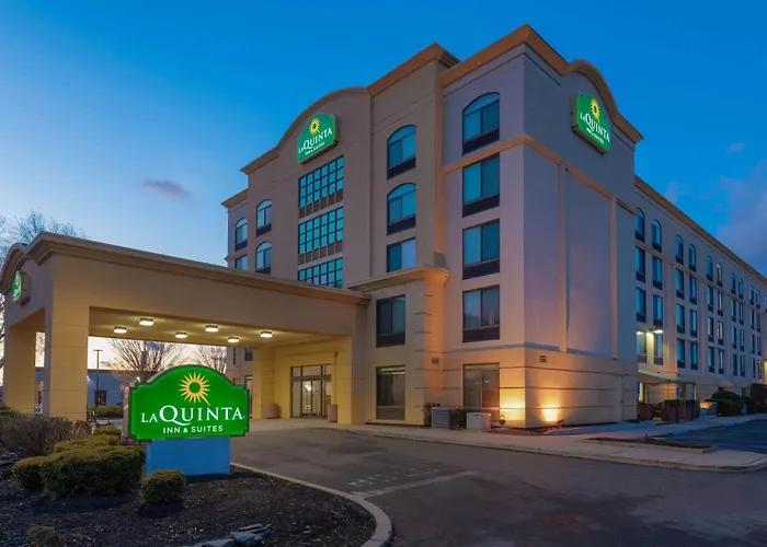 La Quinta By Wyndham Garden City