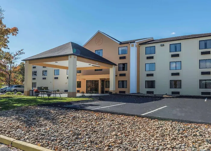 Quality Inn & Suites Pittsburgh Harmarville