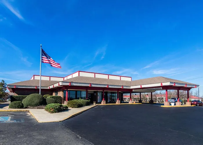 Econo Lodge Inn & Suites Conference Center