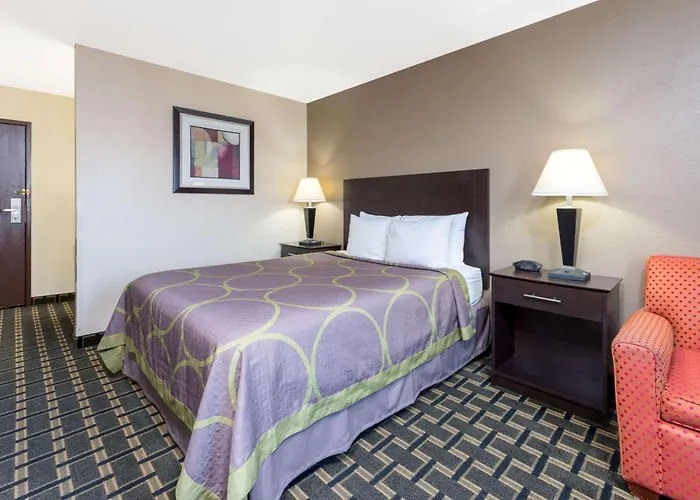Super 8 By Wyndham Springfield East
