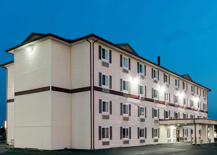 Super 8 By Wyndham East