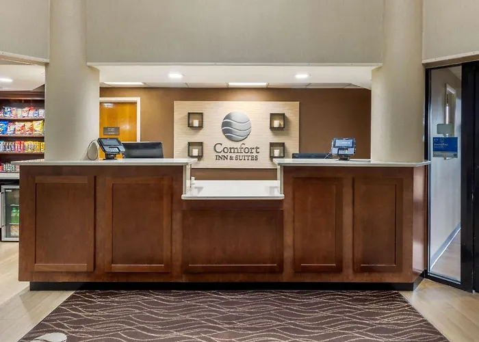 Comfort Inn & Suites Hamilton Place