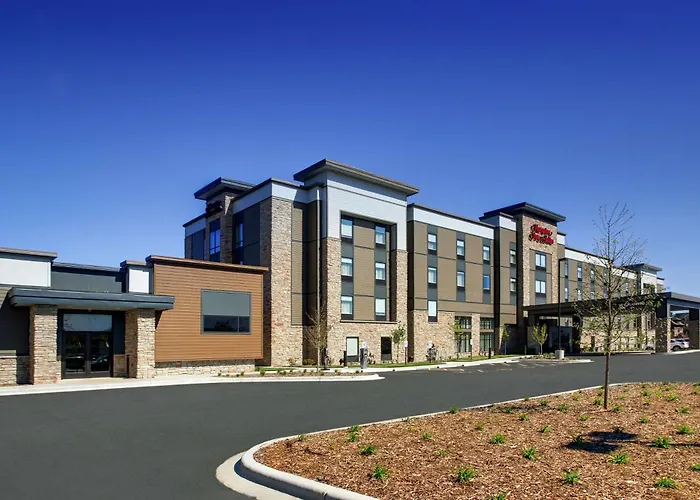 Hampton Inn & Suites Milwaukee West