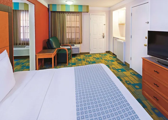 Baymont By Wyndham Lubbock - Downtown Civic Center Hotel