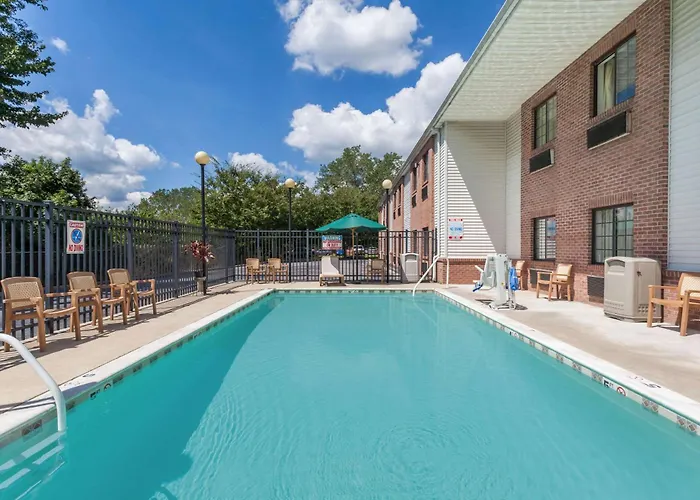 Days Inn & Suites By Wyndham Cambridge