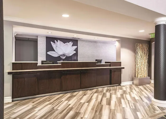 La Quinta Inn & Suites By Wyndham University Area Chapel Hill Durham