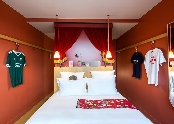 MOB HOTEL Paris Les Puces
