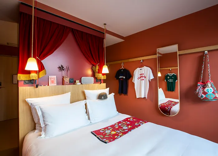 Mob Hotel Paris Les Puces Saint-Ouen 