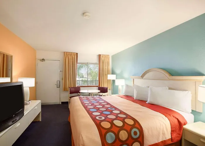 Super 8 By Wyndham Indio Hotel