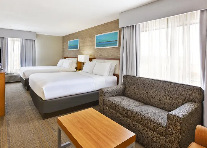 Holiday Inn & Suites By Ihg