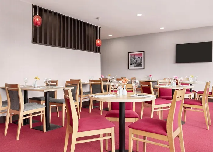 Ramada By Wyndham Cobham Hotel