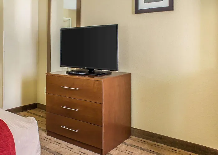 Comfort Inn & Suites Cedar Rapids North - Collins Road