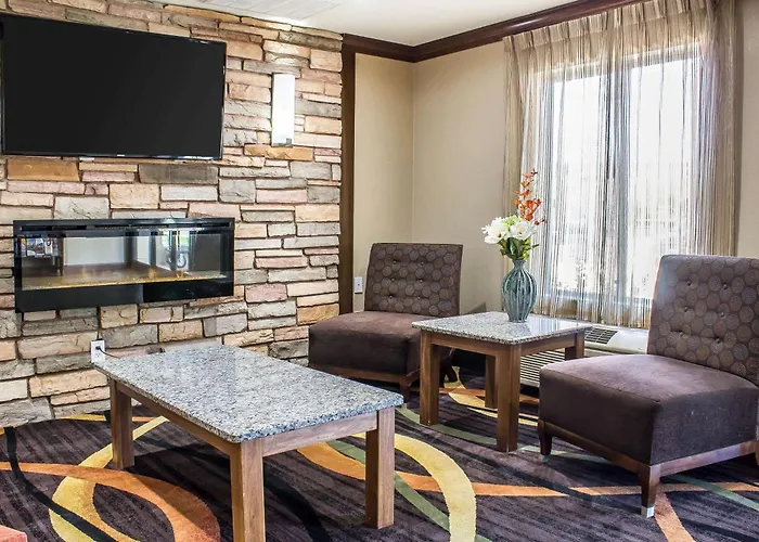 Comfort Inn & Suites Cedar Rapids North - Collins Road