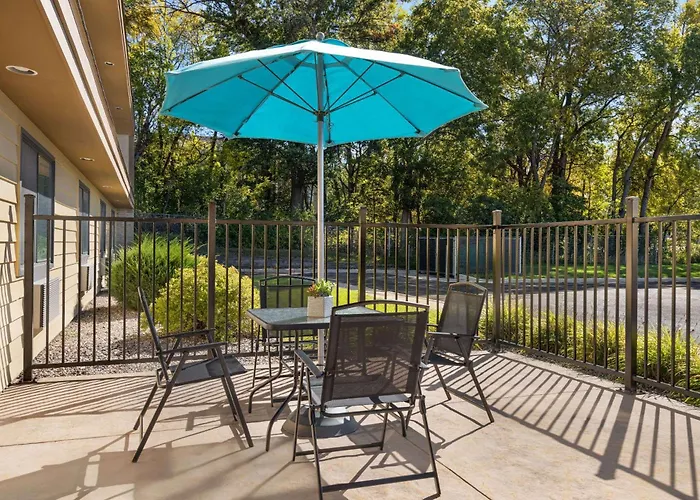 Baymont By Wyndham Owatonna