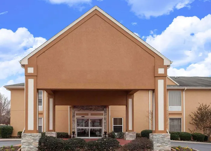 Quality Inn & Suites I-40 East