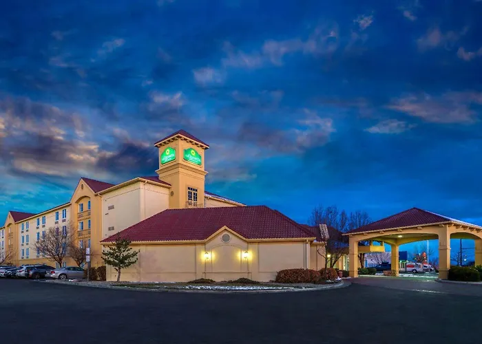 La Quinta By Wyndham Pueblo Hotel
