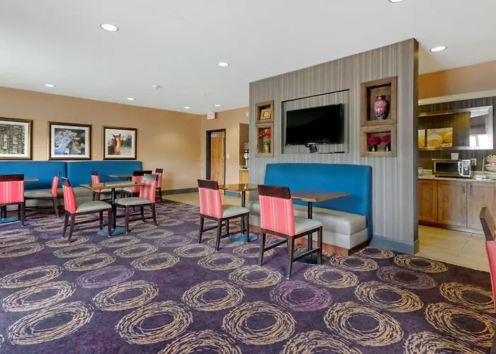 Comfort Inn & Suites Market - Airport