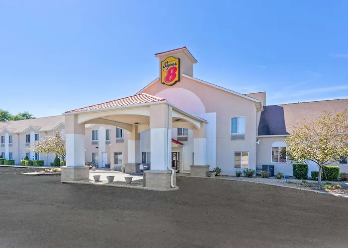 Super 8 By Wyndham Cloverdale In